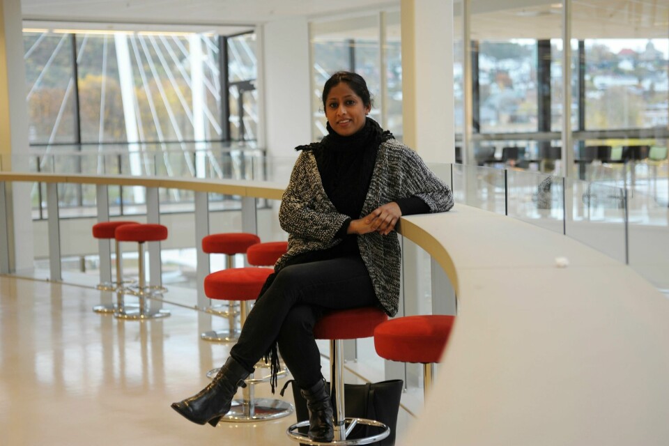 Nasim Rizvi er nestleder i BIR og arrangerer fakkeltog mot omstridt flyktningsvedtak. Nasim Rizvi er styremedlem i Buskerud Innvandrerråd, og holdt et innlegg på Mållagets seminar om språkopplæring for innvandrere på HVB 24. oktober 2014, der hun tok til orde for å fjerne obligatorisk nynorsk. FOTO: KATRINE STRØM