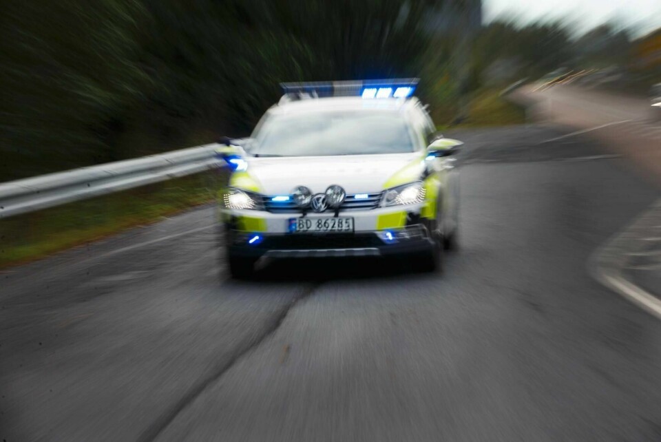 Politi og helsepersonell har rykket ut etter melding om en kvinne som er påkjørt i et fotgjengerfelt i Dikeveien i Fredrikstad. Tre biler involvert i ulykke i Fredrikstad.