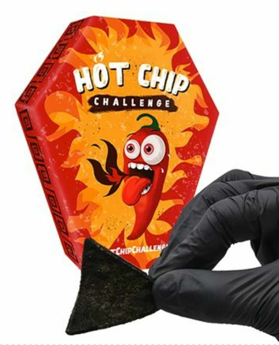 Produktet «Hot Chip Challenge» trekkes fra markedet fordi den er så sterk at den anses som helsefarlig. Bildet viser chipsen Hot Chip Challenge. Foto: Mattilsynet / NTB