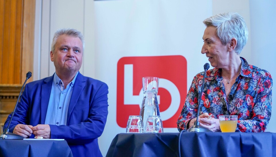 Fellesforbundets Jørn Eggum tar på ledertrøya i årets lønnsoppgjør. Her sammen med LO-leder Peggy Hessen Følsvik. LO-leder Peggy Hessen Følsvik og leder Jørn Eggum i Fellesforbundet fastslår at fjorårets streik var nødvendig for å komme i havn med et oppgjør LO-familien kunne leve med. En snau måned før årets hovedoppgjør starter er de tydelige på at streik nok en gang kan bli utfallet. Foto: Terje Pedersen / NTB