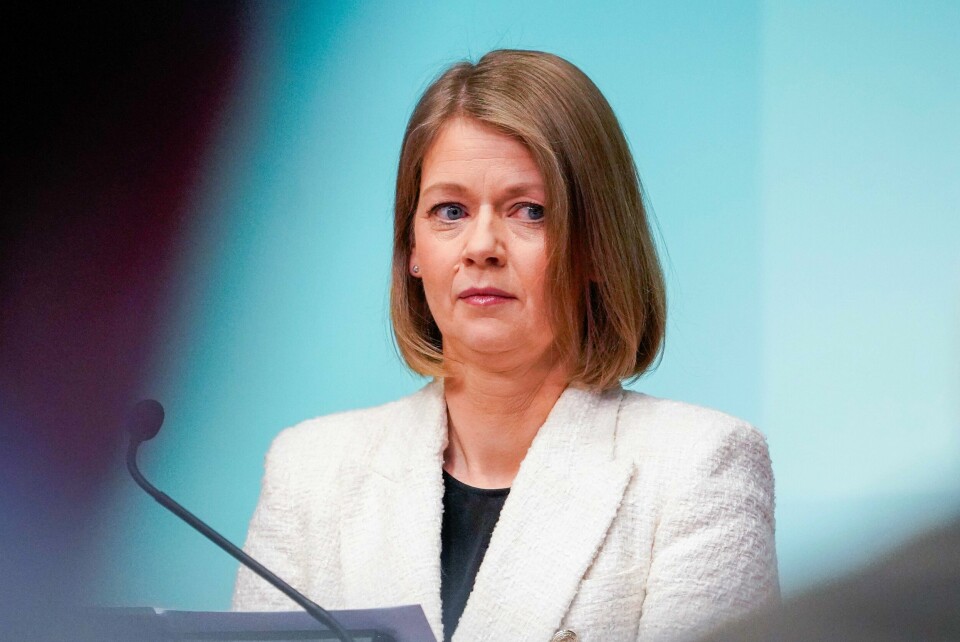 Sentralbanksjef Ida Wolden Bache antydet at rentekutt kan komme i september. Men svekket krone og dyrt lønnsoppgjør kan forpurre planene, mener sjeføkonom. Sentralbanksjef Ida Wolden Bache. Norges Bank bommet på valutaprognoser og satte opp renten for sent, ifølge Norges Bank Watch. Foto: Ole Berg-Rusten / NTB