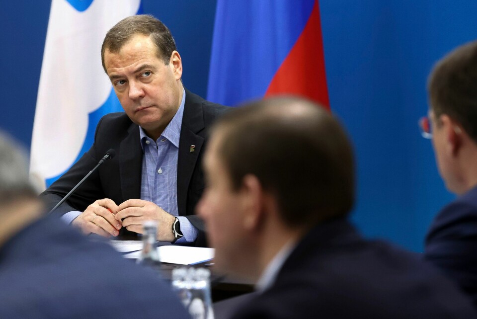 Ekspresident Dmitrij Medvedev mener man ikke har vært tøff nok mot Vesten fra russisk side.