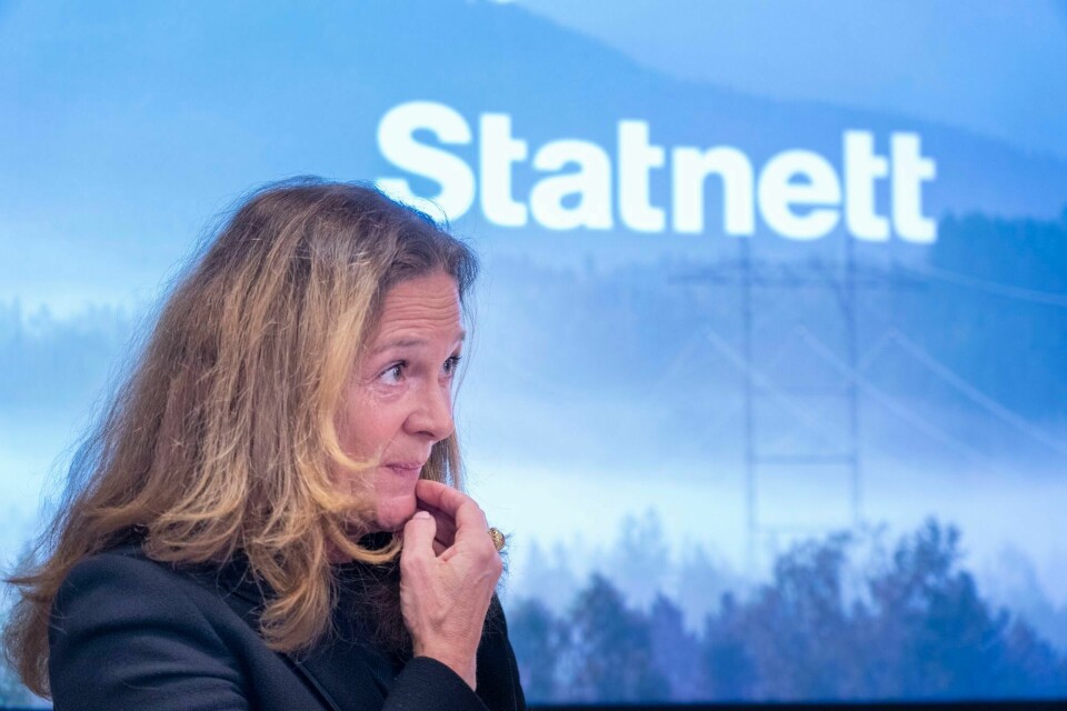Konsernsjef Hilde Tonne i Statnett tjener nesten 6 millioner kroner i året – og vil fjerne strømstøtten slik at vanlige folk skal lære seg at energi er dyrt. Konsernsjef Hilde Tonne i Statnett tjener nesten 6 millioner kroner i året – og vil fjerne strømstøtten slik at vanlige folk skal lære seg at energi er dyrt.