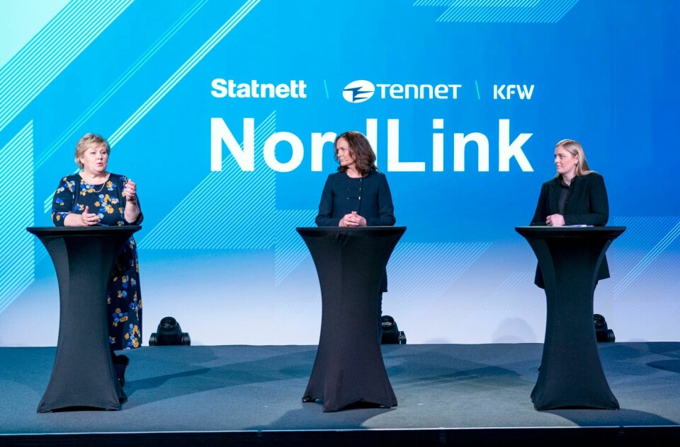 Daværende statsminister Erna Solberg (H), Statnettsjef Hilde Tonne ogolje- og energiminister Tina Bru (H) under åpningen av utenlandskabelen til Tyskland i 2021. Daværende statsminister Erna Solberg (H), Statnettsjef Hilde Tonne ogolje- og energiminister Tina Bru (H) under åpningen av utenlandskabelen til Tyskland i 2021.