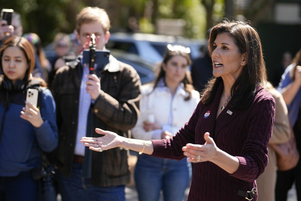 Nikki Haley synes lite om Trumps uttalelser om at han har økt oppslutning blant svarte velgere fordi de kan relatere seg til hvordan han blir straffeforfulgt og diskriminert. Nikki Haley synes lite om Trumps uttalelser om at han har økt oppslutning blant svarte velgere fordi de kan relatere seg til hvordan han blir straffeforfulgt og diskriminert. Foto: Chris Carlson / AP / NTB