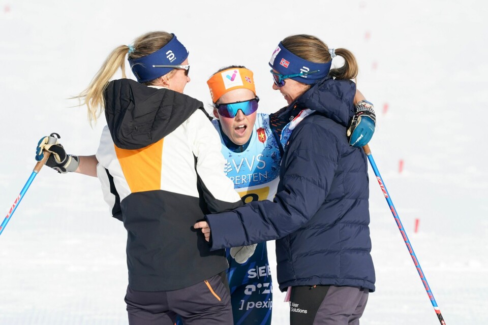Søstrene Øyre Slind sikret gullet i stafetten under NM på ski på Beitostølen søndag. Søstrene Øyre Slind sikret gullet i stafetten under NM på ski på Beitostølen søndag. Foto: Terje Pedersen / NTB