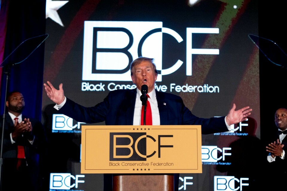 Donald Trump talte fredag på et møte med svarte konservative velgere i Columbia i South Carolina. Donald Trump talte fredag på et møte med svarte konservative velgere i Columbia i South Carolina.