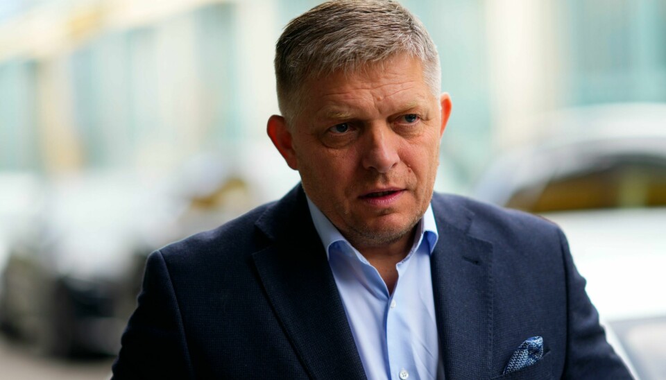 Slovakias statsminister Robert Fico hevder at flere Nato- og EU-land vurderer å sende styrker til Ukraina. Slovakias statsminister Robert Fico hevder at flere Nato- og EU-land vurderer å sende styrker til Ukraina. Foto: Petr David Josek / AP / NTB