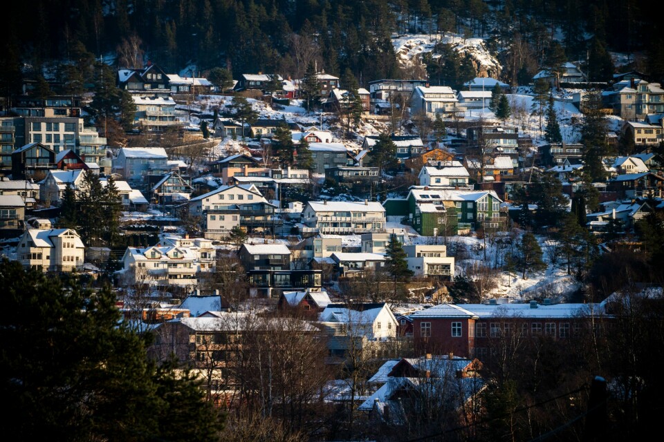 Det økonomiske skillet mellom boligeiere og leietakere blir større enn først antatt under en økonomisk tilbakegang, ifølge en ny rapport fra SSB. Oslo 20220104. Illustrasjonsfoto: boliger, bolig, eneboliger, hus, boligpriser, boligprisstatistikk, markagrensa, markagrensen, Oslo, Grefsen, Kjelsås.Boligmarked, boligmarkedet, boligpris, boligpriser, eiendomsmarked, eiendomsmegling, boligannonser.