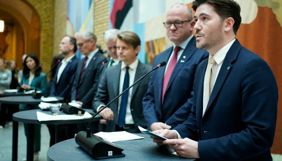 Saksordfører Grunde Almeland (V) la fram innstillingen i habilitetssakene, som kontroll- og konstitusjonskomiteen har jobbet med siden sommeren i fjor. .