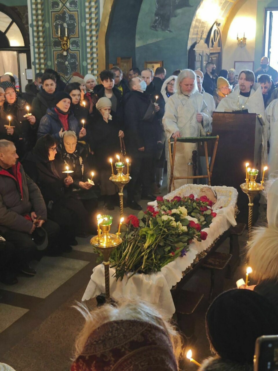 Medarbeidere av den russiske regimekritikeren Aleksej Navalnyj offentliggjorde fredag dette bildet fra begravelsen. Medarbeidere av den russiske regimekritikeren Aleksej Navalnyj offentliggjorde fredag dette bildet fra begravelsen. Foto: Navalnyjs medarbeidere / AP / NTB