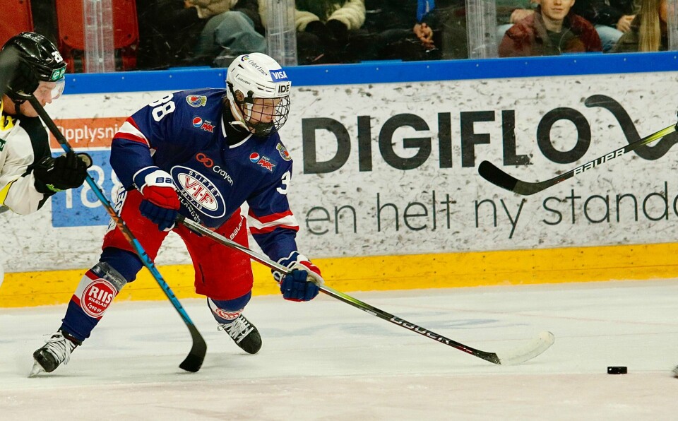 16 år gamle Mikkel Eriksen debuterte for Vålerenga i torsdagens oppgjør mot Comet. Eriksen er nevø av VIF-legenden Espen «Shampo» Knutsen 16 år gamle Mikkel Eriksen debuterte for Vålerenga i torsdagens oppgjør mot Comet. Eriksen er nevø av VIF-legenden Espen «Shampo» Knutsen