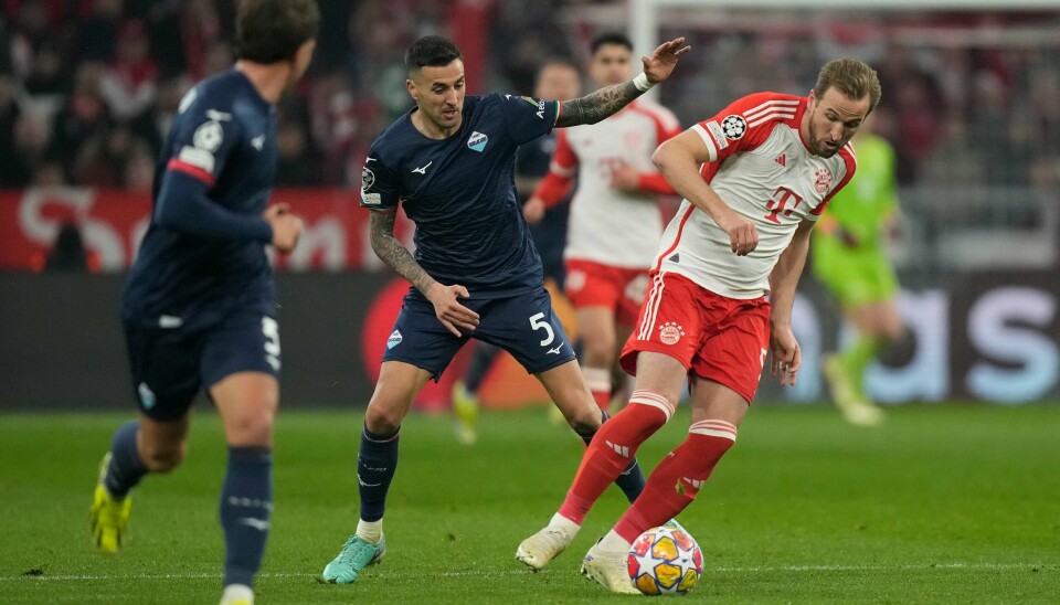 Harry Kane, her i duell med Lazios Matías Vecino, var nok en gang avgjørende for Bayern München. Harry Kane, her i duell med Lazios Matías Vecino, var nok en gang avgjørende for Bayern München. Foto: Matthias Schrader / AP / NTB