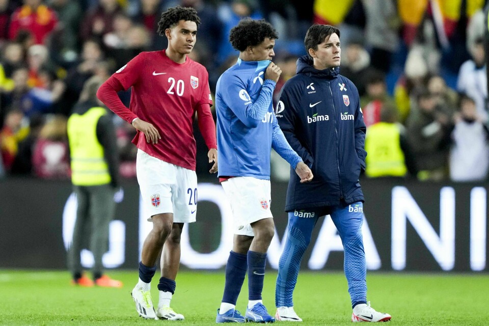 Antonio Nusa (t.v.) og Hugo Vetlesen (t.h.) er ute av Brugge-troppen mot Molde. Antonio Nusa (t.v.) og Oscar Bobb (i midten) har fått sine debuter for det norske A-landslaget denne høsten.Foto: Fredrik Varfjell / NTB