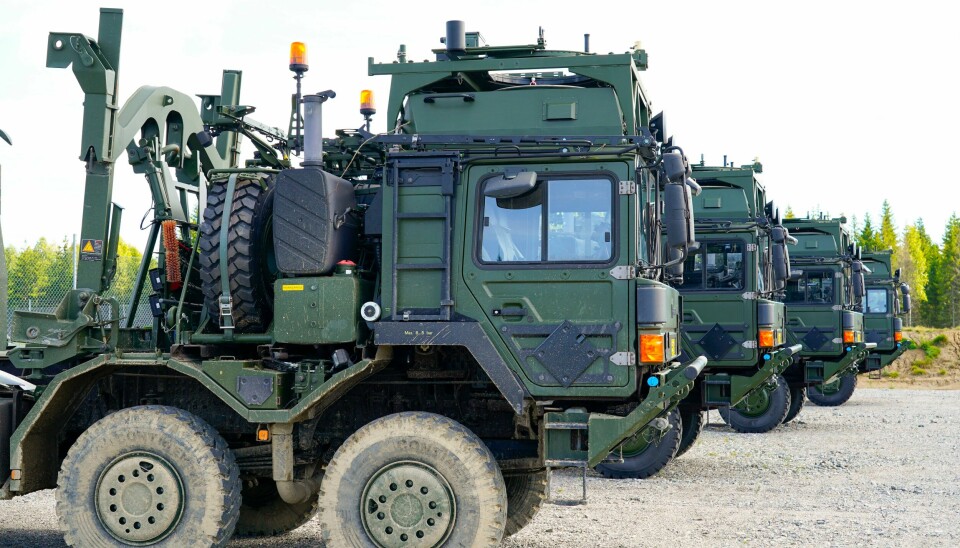 Forsvaret har igangsatt tiltak etter at drivstofftypene F-34 og F-35 fikk ny helsefare-klassifisering som kreftfremkallende i desember 2023. Illustrasjonsfoto. De nye lastevognene erstatter en aldrende lastevognpark. Foto: Gorm Kallestad / NTB