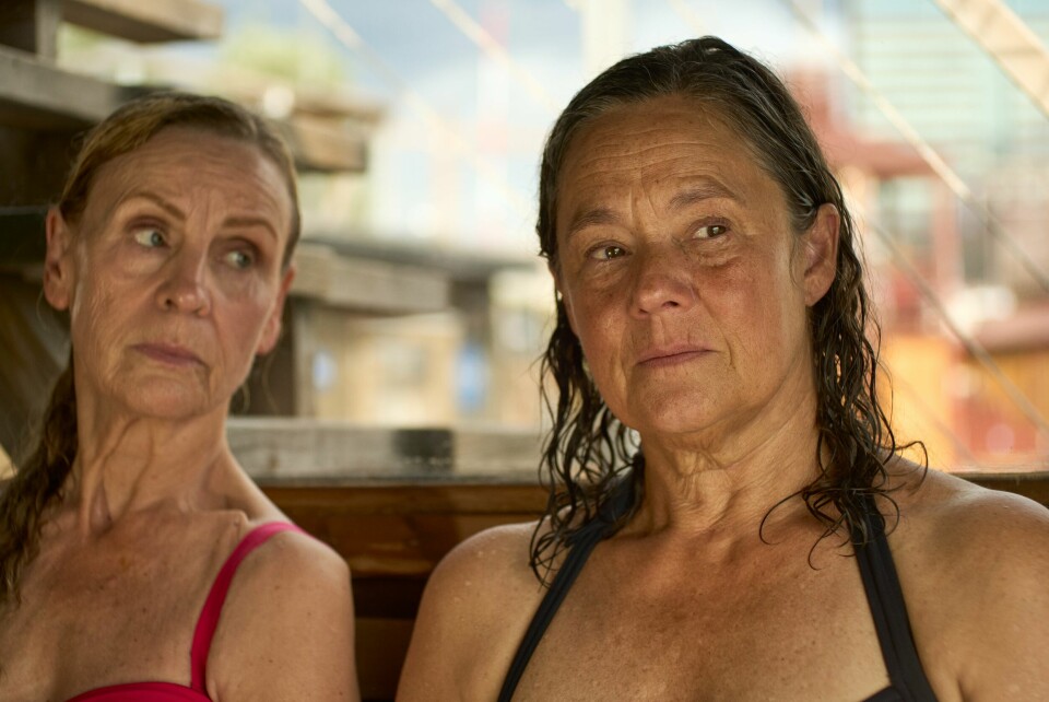 Liv Bernhoft Osa som Elin og Pernilla August som Carina i «Midtsommernatt», ny Netflix-serie av Per-Olav Sørensen. .