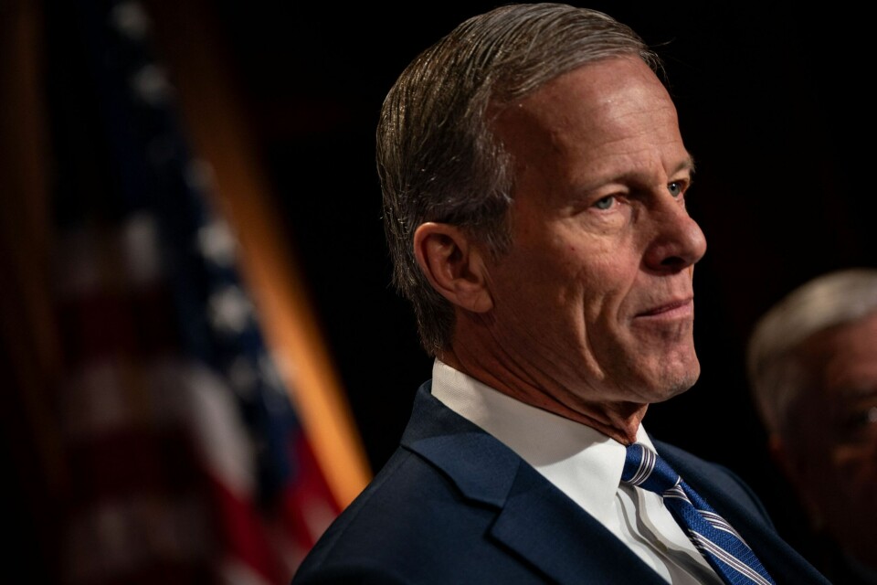 John Thune har representert South Dakota i Senatet i snart 20 år. WASHINGTON, DC - JANUARY 17: Sen. John Thune (R-SD) speaks during a news conference on border security on January 17, 2024 in Washington, DC. Thune and Sen. Lindsey Graham (R-SC) highlighted what he calls the Biden Administration's 'abuse of the immigration parole system.' Kent Nishimura/Getty Images/AFP (Photo by Kent Nishimura / GETTY IMAGES NORTH AMERICA / Getty Images via AFP)