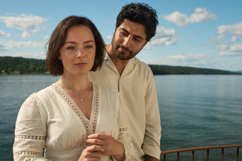 Amalia Holm spiller Hanne og Peiman Azizpour Darius i «Midtsommernatt», ny Netflix-serie av Per-Olav Sørensen. .