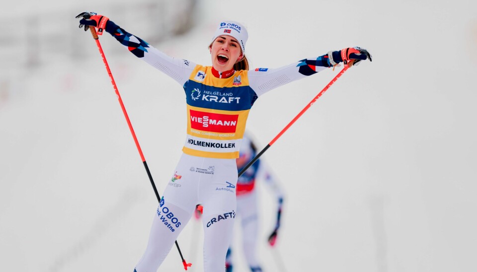 Ida Marie Hagen i mål etter kombinert langrenn i Holmenkollen lørdag. Ida Marie Hagen kunne juble for både Kollen-seier og sammenlagttitel i verdenscupen. Foto: Geir Olsen / NTB