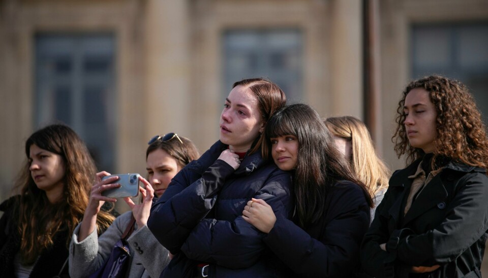 Mange møtte opp da abort ble en grunnlovsfestet rett i Frankrike. Foto: Christophe Ena / AP / NTB Mange møtte opp da abort ble en grunnlovsfestet rett i Frankrike. Foto: Christophe Ena / AP / NTB