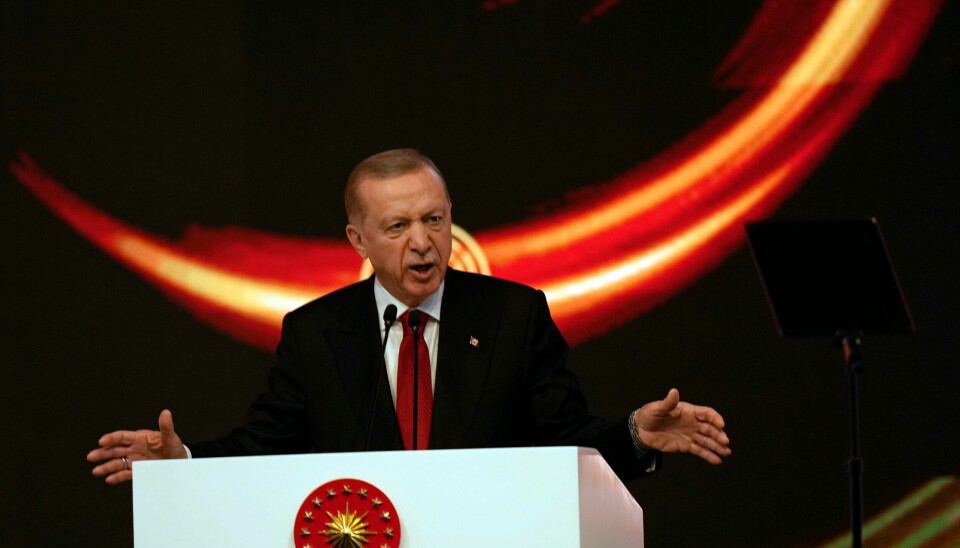 Etter over 20 år ved makten antyder Recep Tayyip Erdogan at han ikke vil søke gjenvalg. Bildet ble tatt under en konferanse i Antalya i Tyrkia i begynnelsen av mars. Etter over 20 år ved makten antyder Recep Tayyip Erdogan at han ikke vil søke gjenvalg. Bildet ble tatt under en konferanse i Antalya i Tyrkia i begynnelsen av mars. Foto: Foto: Khalil Hamra / AP / NTB