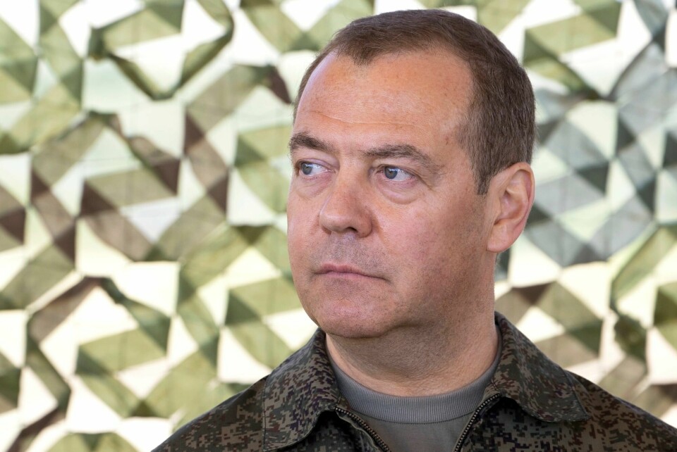 Russlands tidligere president Dmitrij Medvedev har advart Nato-land mot å sende kampstyrker inn i Ukraina. Medvedev.