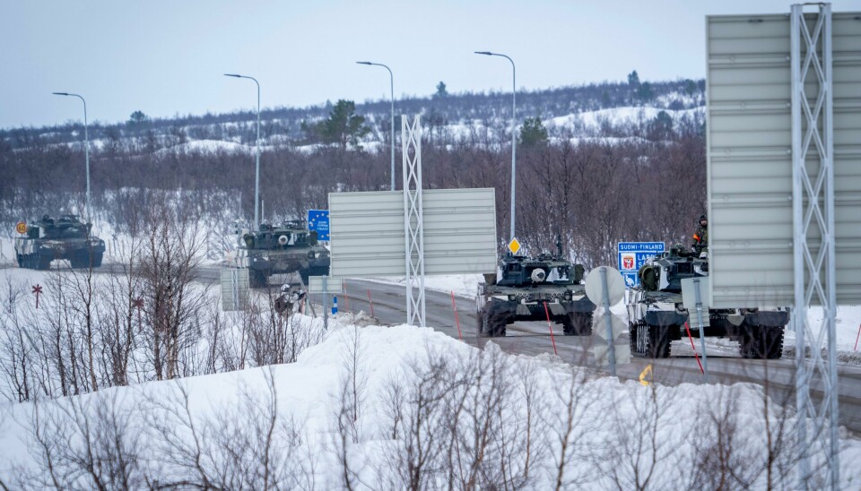 De svenske og finske styrkene krysset grenseovergangen ved Valtakunnanraja, rett nord for Kivilompolo i Finland. De svenske og finske styrkene krysset grenseovergangen ved Valtakunnanraja, rett nord for Kivilompolo i Finland. Foto: Heiko Junge / NTB