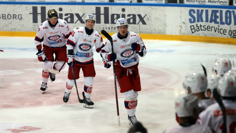 Thomas Olsen jubler for scoring i en kamp mot Stjernen tidligere denne sesongen. Thomas Olsen jubler for scoring i kampen mot Stjernen, og har med seg Mathis Olimb og Mika Partanen på feiringen