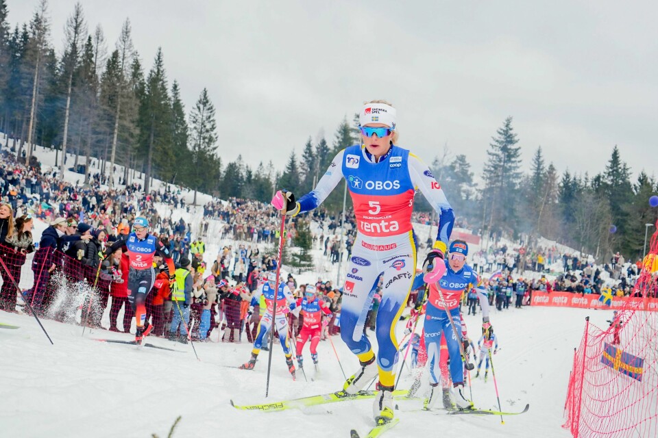 Frida Karlsson i aksjon på lørdagens 50km i Holmenkollen. Her er hun i ferd med å rykke i fra feltet. Frida Karlsson i aksjon på lørdagens 50km i Holmenkollen. Her er hun i ferd med å rykke i fra feltet.