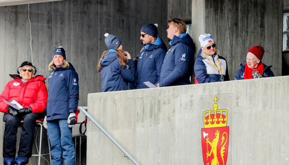 Prinsesse Astrid, Oslos ordfører Anne Lindboe, kronprinsesse Mette-Marit, prinsesse Ingrid Alexandra, prins Sverre Magnus, kronprinsregent Haakon og Danmarks dronning Margrethe på kongetribunen femmila for kvinner i Holmenkollen. Prinsesse Astrid, Oslos ordfører Anne Lindboe, kronprinsesse Mette-Marit, prinsesse Ingrid Alexandra, prins Sverre Magnus, kronprinsregent Haakon og Danmarks dronning Margrethe på kongetribunen femmila for kvinner i Holmenkollen. Foto: Geir Olsen / NTB