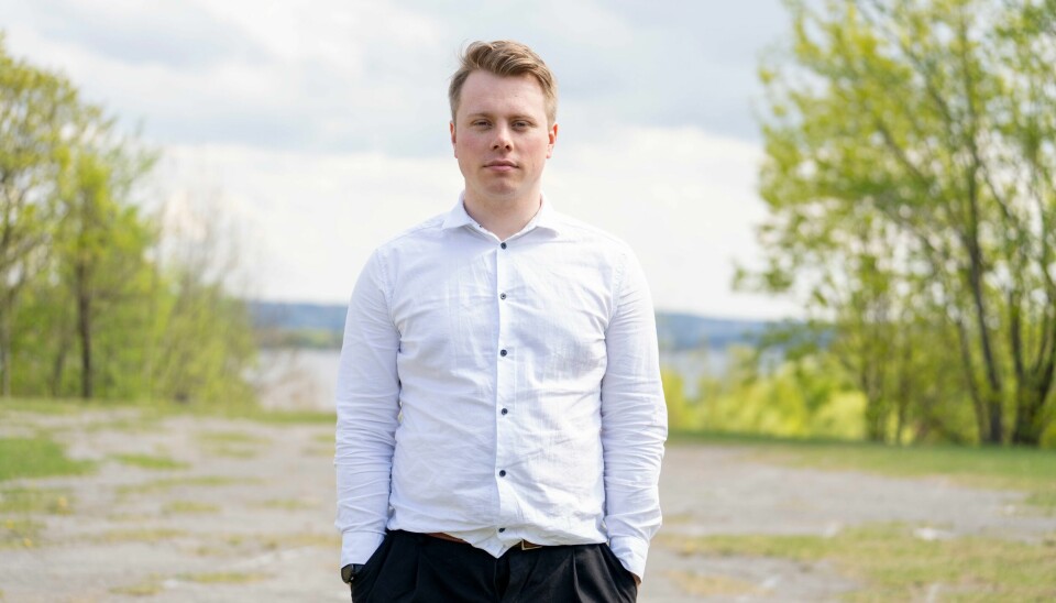 Grønn Ungdom-leder Tobias Stokkeland bruker sin egen historie om overdose for å begrunne det politiske standpunktet om at rusbruk ikke må straffes under MDGs landsmøte på Fornebu lørdag. Leder i Grønn Ungdom, Tobias Stokkeland, tar til orde for firedagers arbeidsuke i Norge, noe ungdomspartiet vedtok at de står inne for på helgens landsmøte. Foto: Javad Parsa / NTB