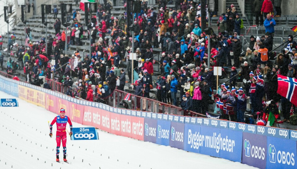 Simen Hegstad Krüger på vei inn til mål nesten et kvarter etter at vinneren er kåret. Simen Hegstad Krüger på vei inn til mål nesten et kvarter etter at vinneren er kåret.