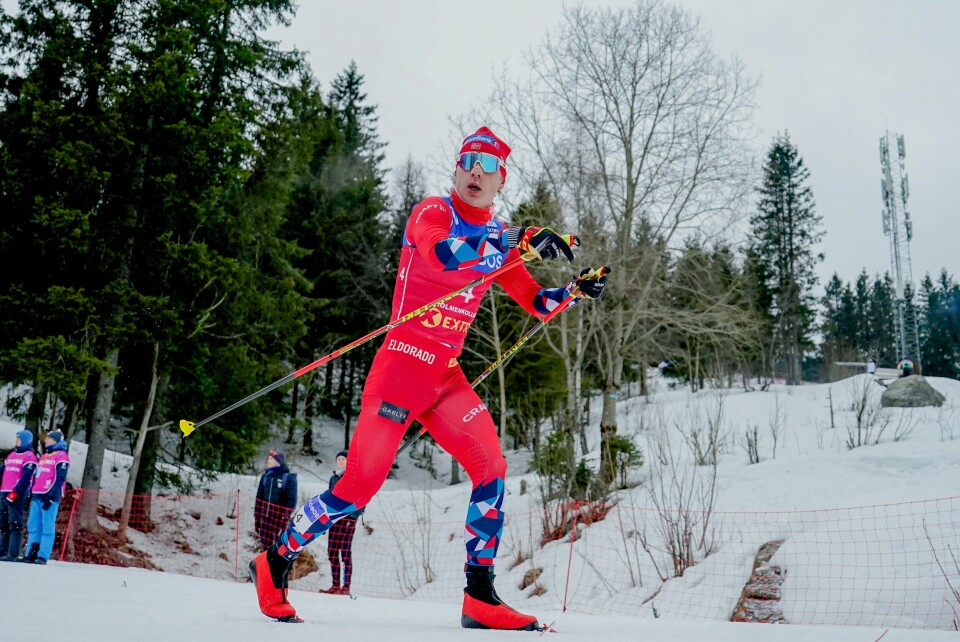 Simen Hegstad Krüger fikk seg etter hvert en nokså rolig tur under søndagens 50 km for menn i Holmenkollen Simen Hegstad Krüger fikk seg etter hvert en nokså rolig tur under søndagens 50 km for menn i Holmenkollen