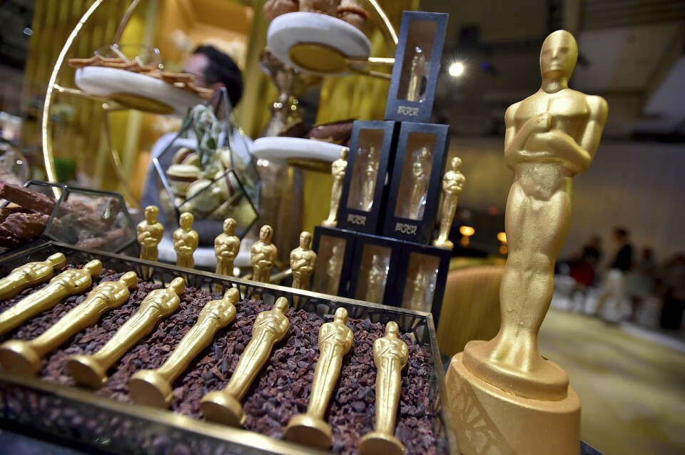 Snart skal disse Oscar-statuettene finne sine nye eiere – overrakt med pomp, prakt og presisjon for ikke å hale ut TV-sendingen søndag. Snart skal disse Oscar-statuettene finne sine nye eiere – overrakt med pomp, prakt og presisjon for ikke å hale ut TV-sendingen søndag. Foto: Jordan Strauss / Invision / AP / NTB