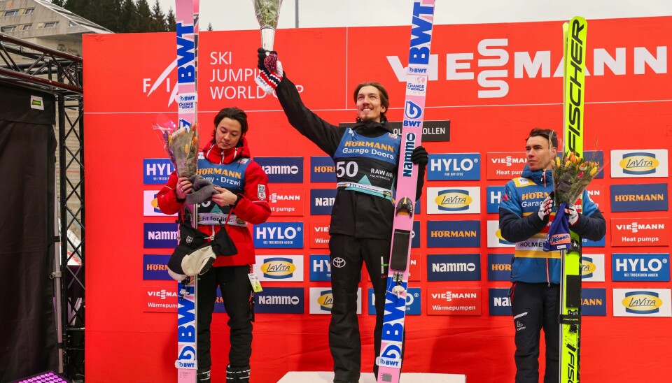 Johann Andre Forfang flankert av toeren Ryoyu Kobayashi fra Japan (t.v.) og Stefan Kraft fra Østerrike. Johann Andre Forfang flankert av toeren Ryoyu Kobayashi fra Japan (t.v.) og Stefan Kraft fra Østerrike.