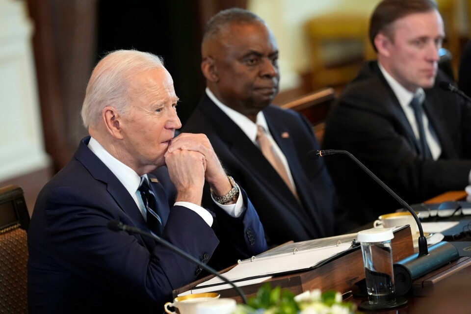 USAs president Joe Biden og forsvarsminister Lloyd Austin (i midten) under møtet med Polens president Andrzej Duda og statsminister Donald Tusk i Det hvite hus. USAs president Joe Biden og forsvarsminister Lloyd Austin (i midten) under møtet med Polens president Andrzej Duda og statsminister Donald Tusk i Det hvite hus. Foto: Andrew Harnik / AP / NTB