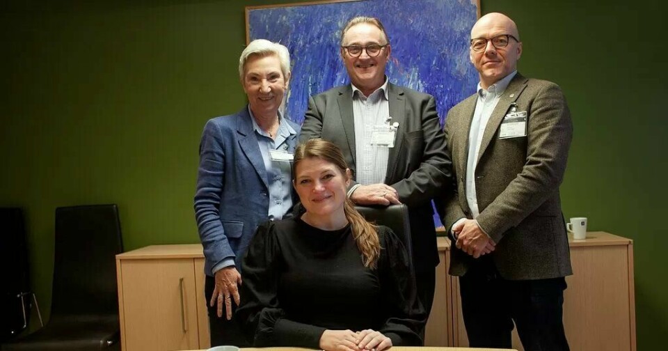 På besøk hos fiskeri- og havminister Cecile Myrseth: bak fra venstre LO-leder Peggy Hessen Følsvik, forbundsleder i Norsk Sjøoffisersforbund, Hans Sande og forbundsleder for Norsk Sjømannsforbund , Kurt Inge Angell. På besøk hos fiskeri- og havminister Cecile Myrseth: bak fra venstre LO-leder Peggy Hessen Følsvik, forbundsleder i Norsk Sjøoffisersforbund, Hans Sande og forbundsleder for Norsk Sjømannsforbund , Kurt Inge Angell.
