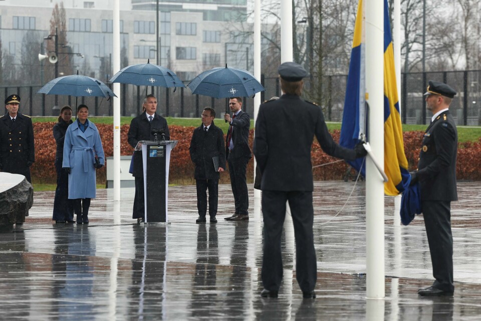 Den svenske statsministeren Ulf Kristersson, Nato-sjef Jens Stoltenberg og Sveriges kronprinsesse Victoria var tilstede da det svenske flagget ble heist ved Nato-hovedkvarteret i Brussel mandag. Den svenske statsministeren Ulf Kristersson, Nato-sjef Jens Stoltenberg og Sveriges kronprinsesse Victoria var tilstede da det svenske flagget ble heist ved Nato-hovedkvarteret i Brussel mandag.