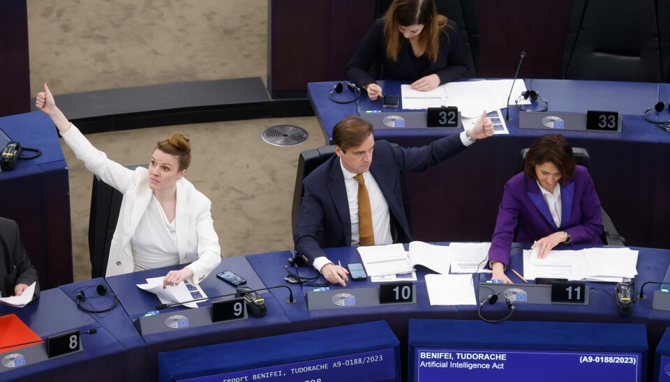 EU-parlamentet vedtok onsdag EUs nye lov som skal regulere bruk av kunstig intelligens (KI). EU-parlamentet vedtok onsdag EUs nye lov som skal regulere bruk av kunstig intelligens (KI). Foto: Jean-François Badias / AP / NTB
