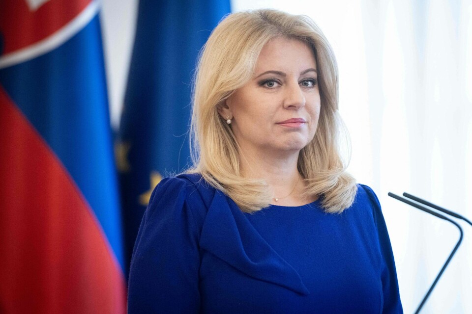 Slovakias president Zuzana Caputova stiller ikke til gjenvalg 23. mars. Slovak President Zuzana Caputova gives a press conference prior to a meeting with the Chairman of Smer-Social Democracy party Robert Fico (not pictured) at the Presidential Palace in Bratislava, Slovakia on October 2, 2023. Slovakia's president on October 2 tapped the leader of the left-wing populist Smer-SD party Robert Fico to form a new government in the NATO and European Union member nation. (Photo by VLADIMIR SIMICEK / AFP)