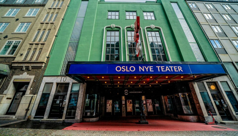 Oslo Nye Teater i Akersgata i Oslo er i pengeknipe. Ansatte ved Oslo Nye Teater er blant dem som tas ut i streik fra onsdag i neste uke. Foto: Stian Lysberg Solum / NTB