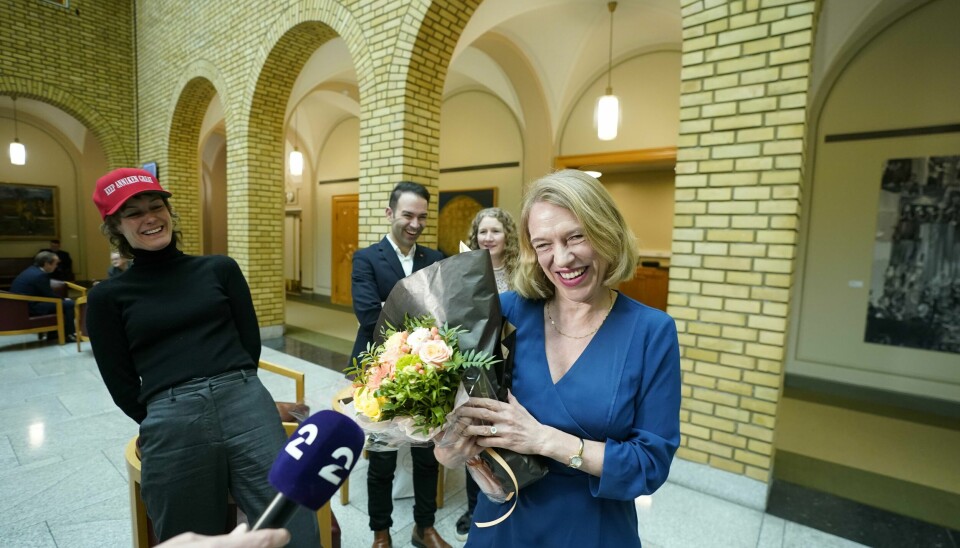 Anniken Huitfeldt (Ap) mottar blomster i forbindelse med at hun er utnevnt som ny USA-ambassadør. Anniken Huitfeldt (Ap) mottar blomster i forbindelse med at hun er utnevnt som ny USA-ambassadør. Foto: Lise Åserud / NTB