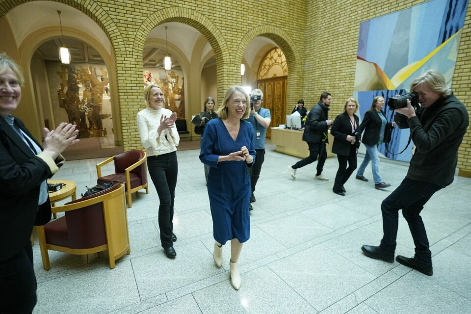 Anniken Huitfeldt (Ap) i vandrehallen i Stortinget etter å ha blitt utnevnt til Norges ambassadør til USA. Anniken Huitfeldt (Ap) i vandrehallen i Stortinget etter å ha blitt utnevnt til Norges ambassadør til USA. Foto: Lise Åserud / NTB