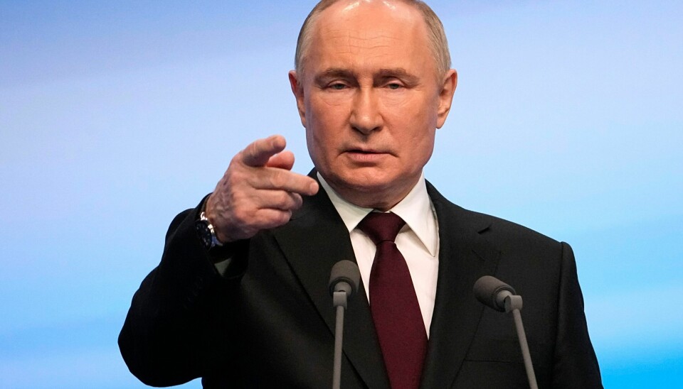 Russlands president Vladimir Putin sa på en pressekonferanse sent søndag kveld at det er risiko for en tredje verdenskrig hvis Vesten sender styrker til Ukraina. Bildet er fra seierstalen hans tidligere på kvelden. Russlands president Vladimir Putin sa på en pressekonferanse sent søndag kveld at det er risiko for en tredje verdenskrig hvis Vesten sender styrker til Ukraina. Bildet er fra seierstalen hans tidligere på kvelden. Foto: Aleksander Zemlianitsjenko / AP / NTB