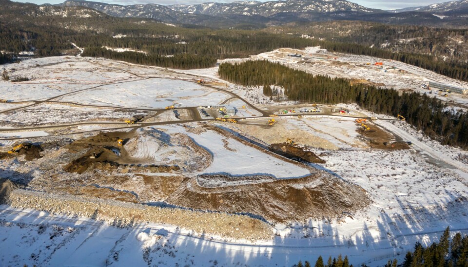 Nedbyggingen av natur fortsetter for fullt, blant annet i Skien i Telemark. I dette området som inntil ganske nylig var dekket av skog, skal Googles nye datasenter stå klart i 2026. Nedbyggingen av natur fortsetter for fullt, blant annet i Skien i Telemark. I dette området som inntil ganske nylig var dekket av skog, skal Googles nye datasenter stå klart i 2026.