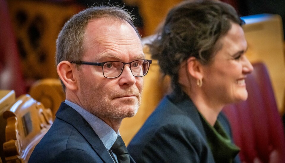 Lærer- og sykepleierutdanningen må bli mer lik den virkeligheten studentene møter når de skal ut i yrkeslivet, sier forsknings- og høyere utdanningsminister Oddmund Hoel (Sp). Lærer- og sykepleierutdanningen må bli mer lik den virkeligheten studentene møter når de skal ut i yrkeslivet, sier forsknings- og høyere utdanningsminister Oddmund Hoel (Sp). Foto: Ole Berg-Rusten / NTB