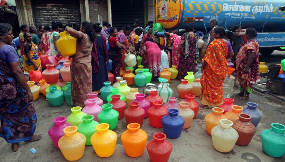 Mange kvinner i India henter fortsatt vann for seg selv og familien. Flere kvinner i India henter fortsatt vann for seg selv og familien.