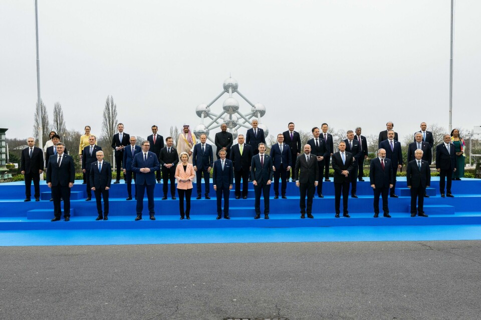 Ungarn bygger nå ut betydelig atomkraftkapasitet. Orban viste til at på ungarske atomkraftprosjekter jobber firma fra USA, EU-land og Russland side om side. Ungarn bygger nå ut betydelig atomkraftkapasitet. Orban viste til at på ungarske atomkraftprosjekter jobber firma fra USA, EU-land og Russland side om side.