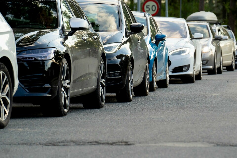 Vil du slippe kø i påskeuka, er det lurt å avstå fra å kjøre onsdag eller søndag. Det er en trend at sjåfører av elbiler skylder på bilens automatikk ved ulykker, ifølge Tryg Forsikring. Foto: Fredrik Hagen / NTB