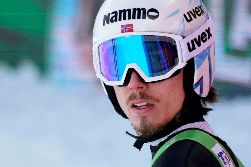 Johann André Forfang snakket ut med Alexander Stöckl. Johann André Forfang snakket ut med Alexander Stöckl. Foto: Darko Bandic / AP / NTB